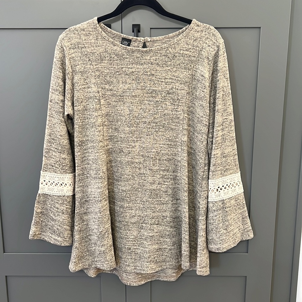NWT {Lildy}Sz S/M Tan Heather Back Button Keyhole Tunic Top w/Bell Sleeves - Picture 1 of 9